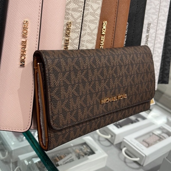 MICHAEL KORS JET SET TRV LARGE TRIFOLD Brown - Picture 12 of 16